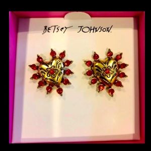 ROCKIN RICHES HEART EARRINGS